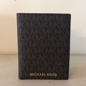 Michael Kors Jet Set Travel Passport Case